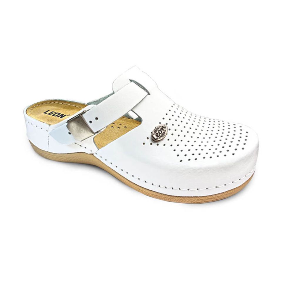 Weißer Komfortschuh mit Perforationen. Marke LEON. Riemen mit Schnalle. Größe 42. Hellbraune Sohle.