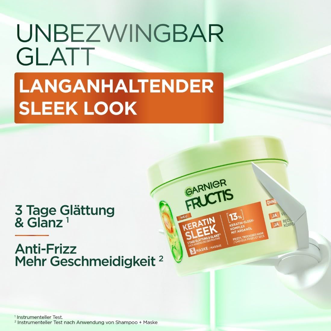 Garnier Fructis Keratin Sleek Maske, Dose wird von Hand gehalten. Text: Unbezwingbar glatt, langanhaltender Sleek Look, 3 Tage Glättung & Glanz.