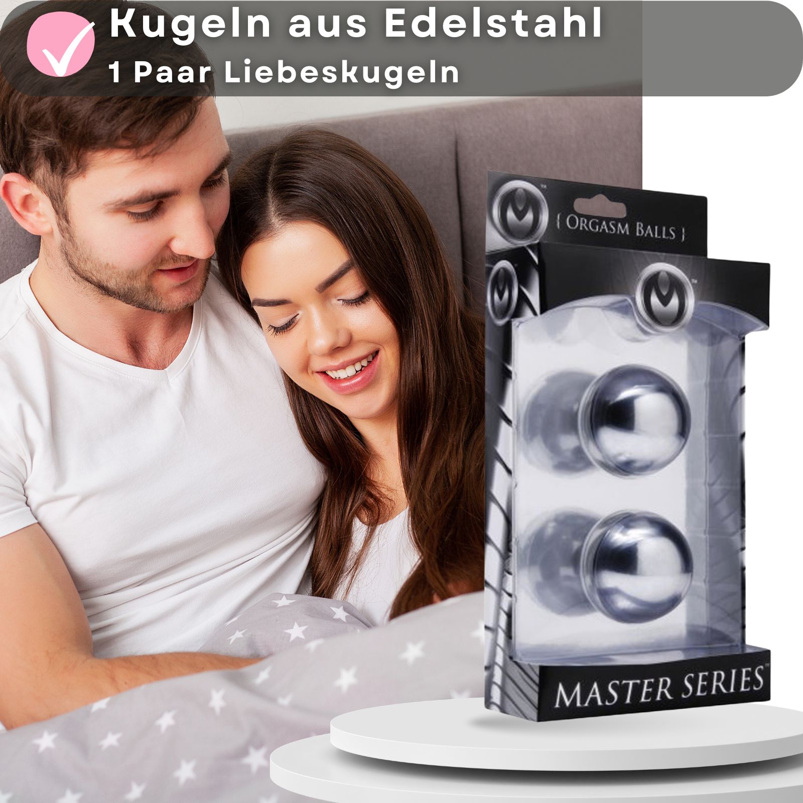 Zwei metallische Kugeln in Verpackung. Verpackung mit Text: MASTER SERIES. Paar liegt auf einer Oberfläche.