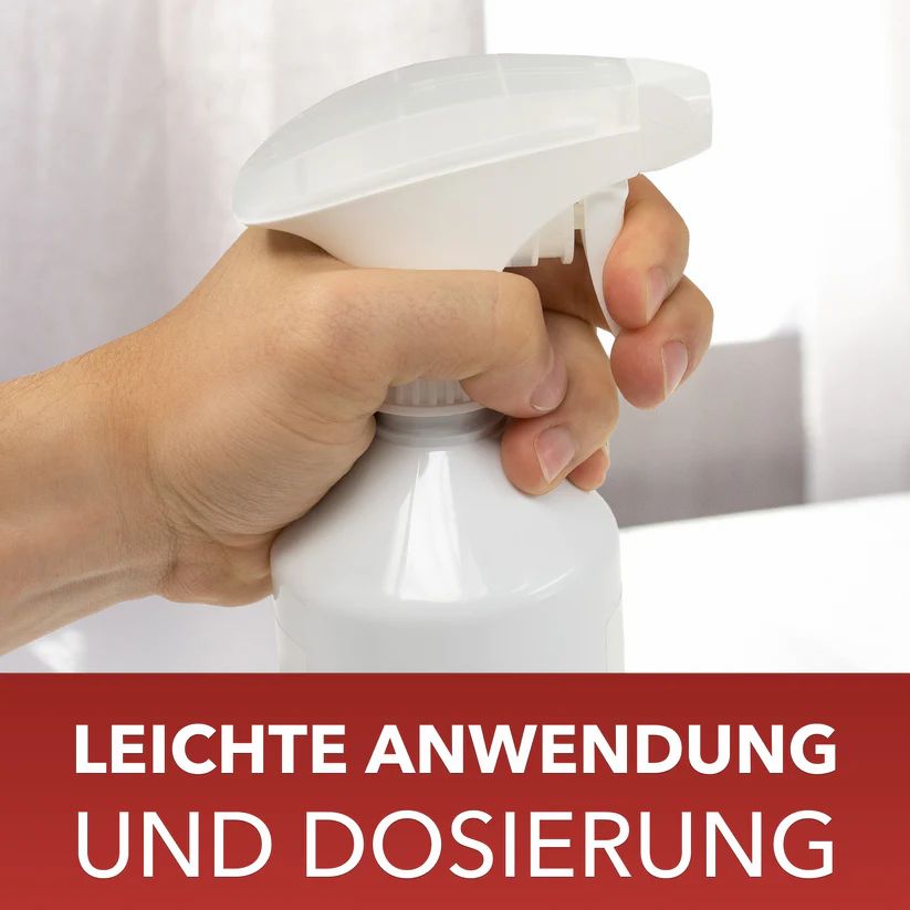 Hand hält Sprühflasche. Text: Leichte Anwendung und Dosierung.