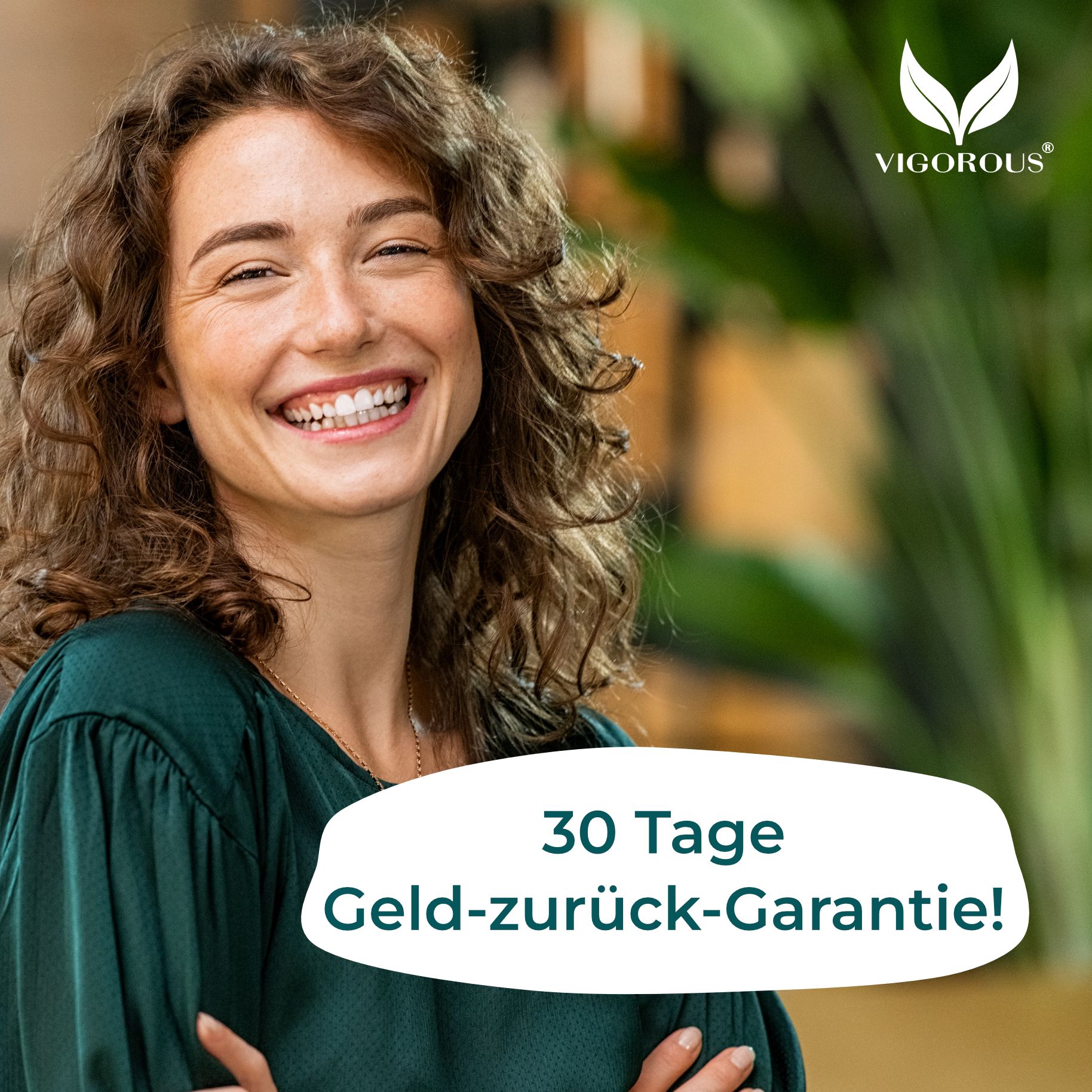 Lächelnde Frau mit VIGOROUS® Logo. Text: 30 Tage Geld-zurück-Garantie!