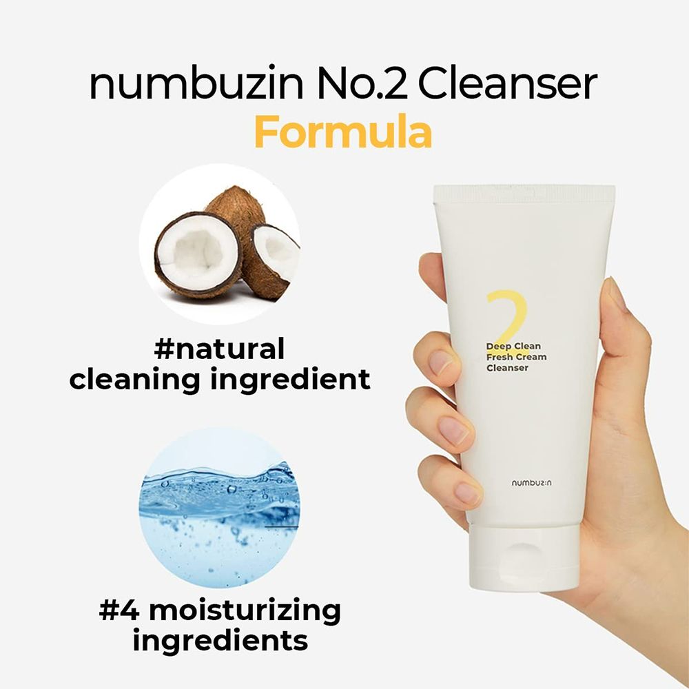 Weiße Tube in einer Hand, daneben Kokosnuss und Wasser. Aufschrift: "2 Deep Clean Fresh Cream Cleanser". Marke: numbuzin.