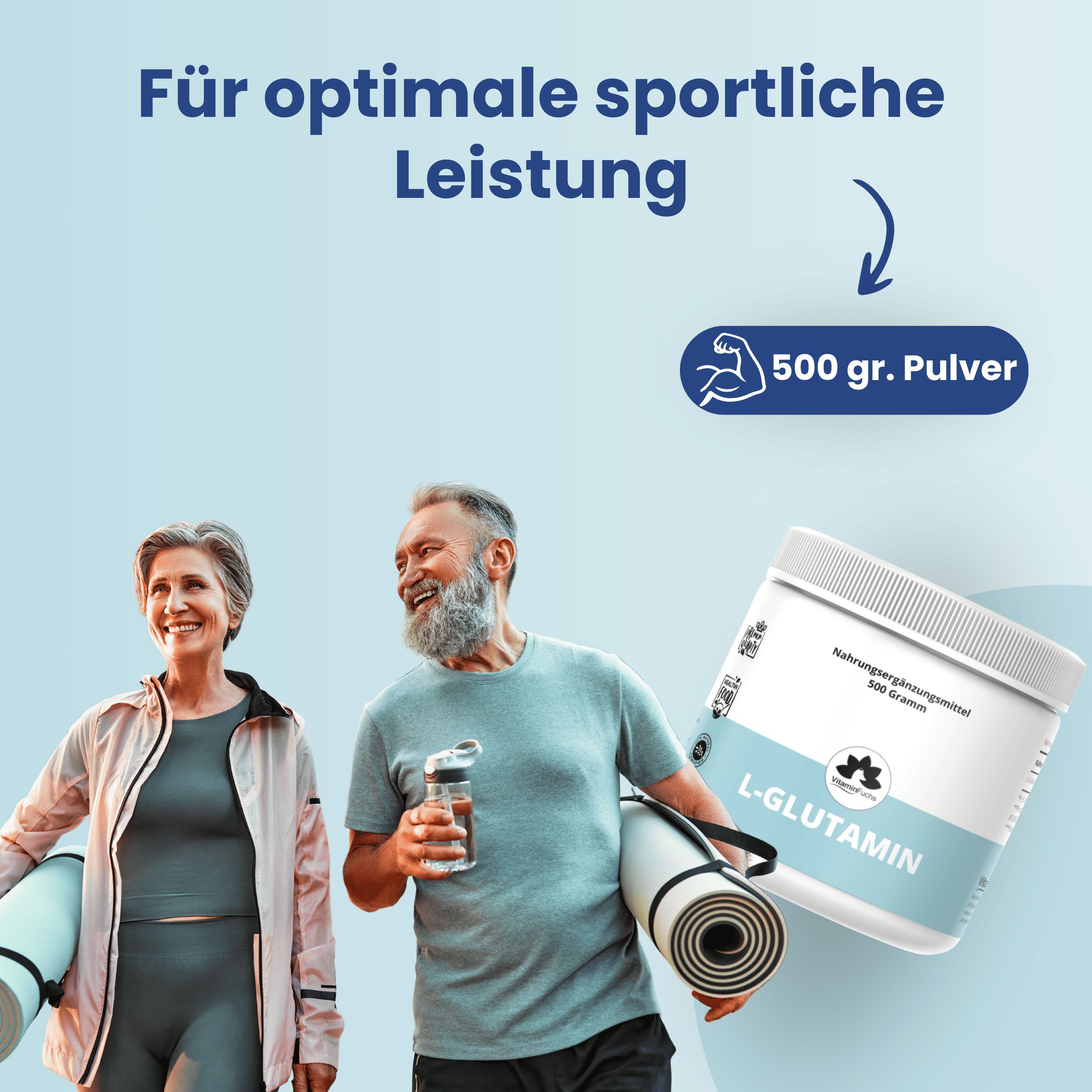 Älteres Paar mit Sportkleidung. Im Hintergrund: Behälter mit L-Glutamin. Text: Für optimale sportliche Leistung. Pfeil mit Text: 500 gr. Pulver.