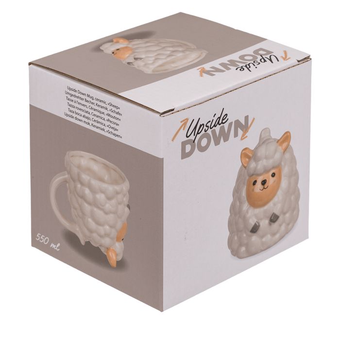 Keramikbecher Schaf in Verpackung. Aufdruck "Upside Down". Schaf-Design mit Ohren, Gesicht und Beinen. Verpackung mit Schaf-Abbildung und Text.