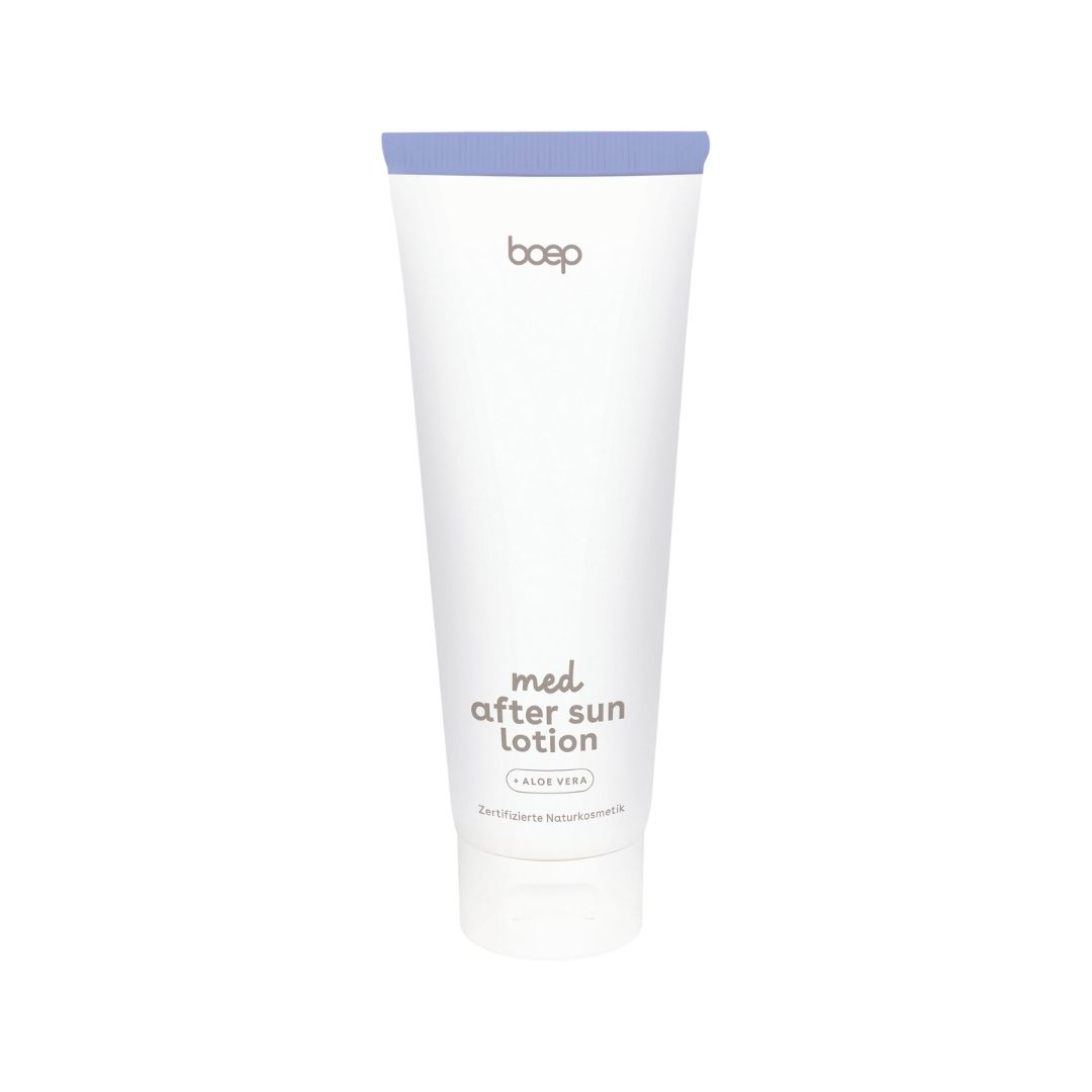 Weiße Tube mit blauem Deckel. Aufschrift: boep, med after sun lotion + aloe vera.