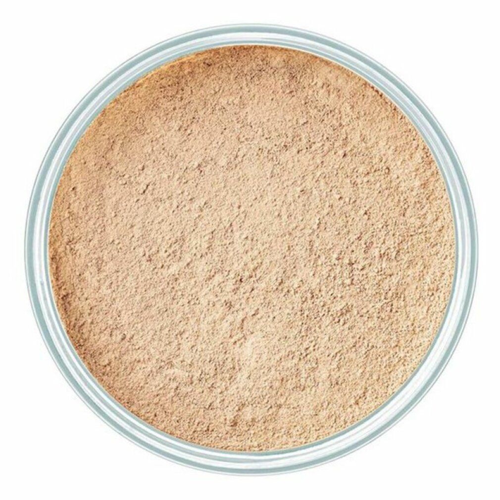 Artdeco Mineral Powder Foundation, helle Beige-Farbe, von oben in einem transparenten Behälter.