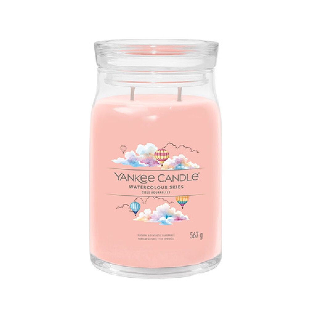 Großes Glas mit rosa Kerze, Deckel. Aufschrift: Yankee Candle, Watercolor Skies, 567 g. Illustration: Heißluftballons, Wolken.