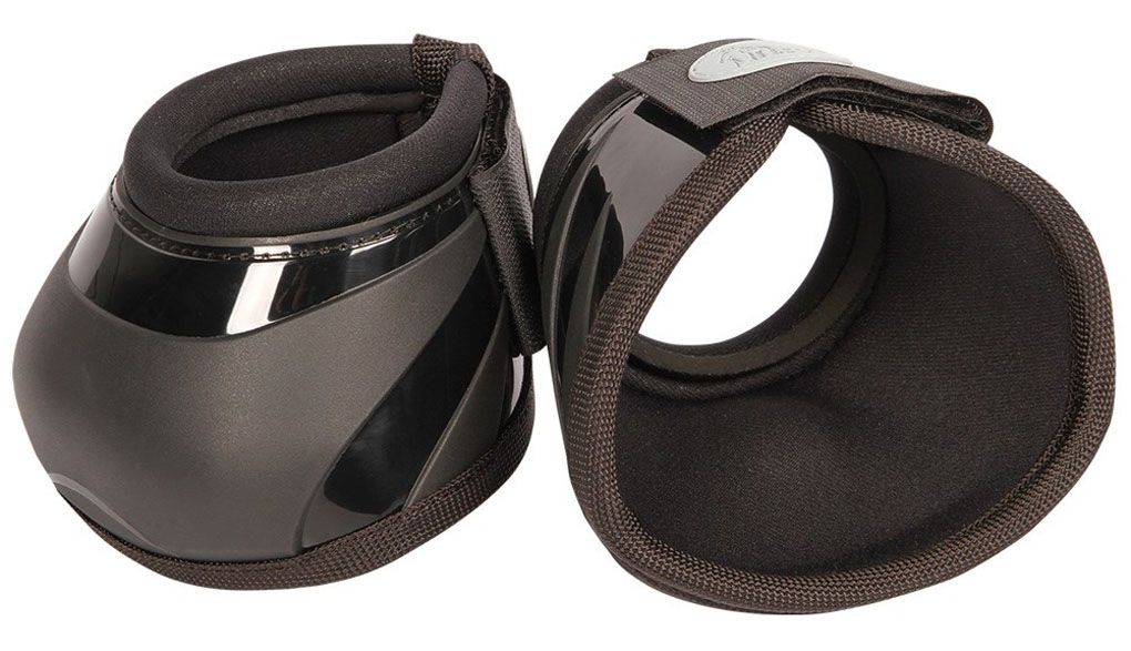 Schwarze Springglocken. Zwei Stück. Glänzendes Material mit weichem Innenfutter. Klettverschluss. Harry's Horse Logo.