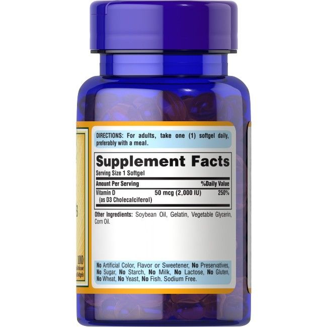 Rückseite einer blauen Flasche. Gelbes Etikett mit Nährwertangaben. Enthält Vitamin D3. Auflistung der Inhaltsstoffe und Allergene.