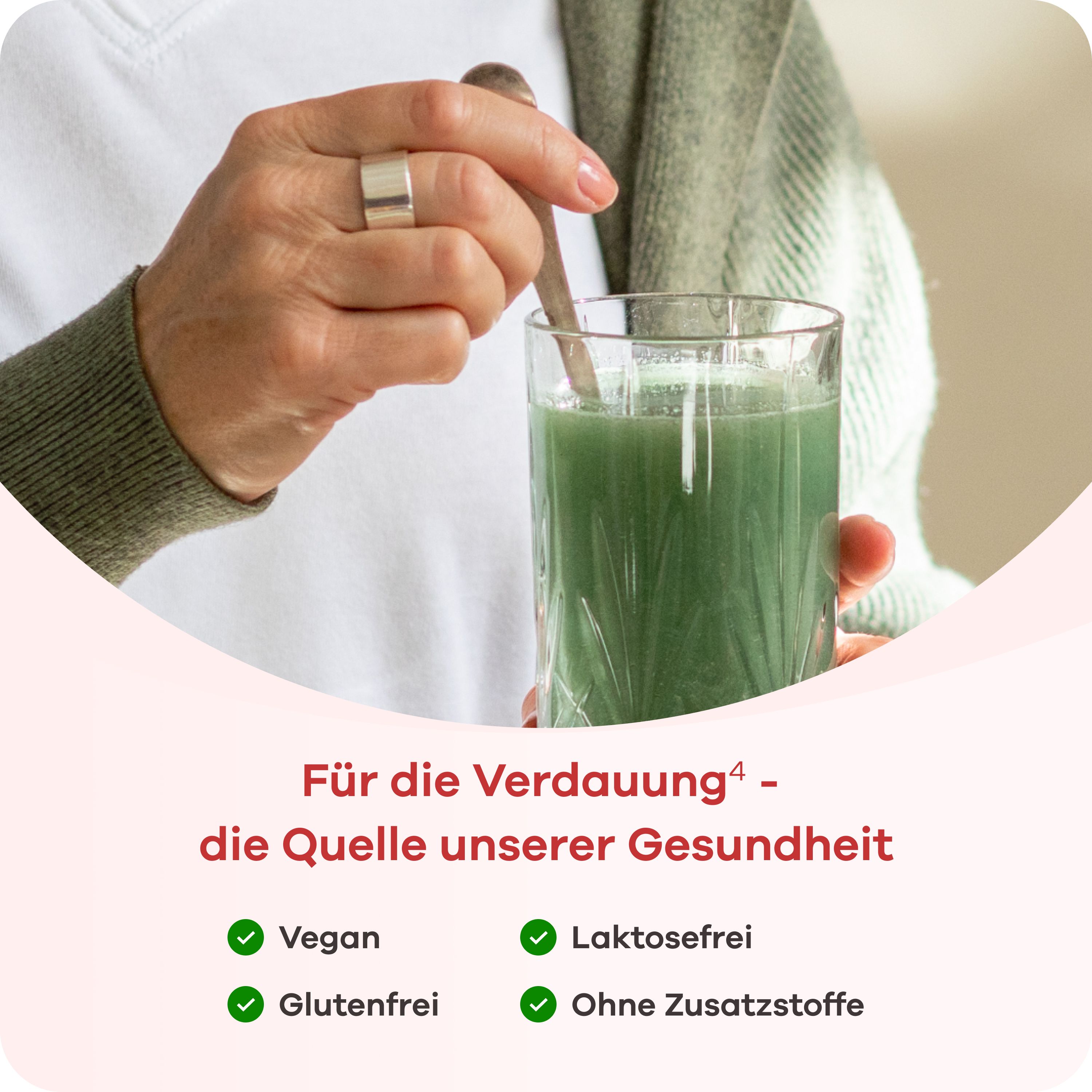 Glas mit grünem Getränk. Text: Für die Verdauung - die Quelle unserer Gesundheit. Vegan, laktosefrei, glutenfrei, ohne Zusatzstoffe.