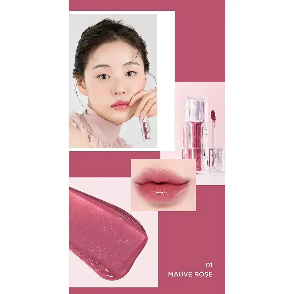 Eine Frau hält einen Lippenstift. Daneben ein Lippenmodell und ein Farbmuster. Text: 01 Mauve Rose.