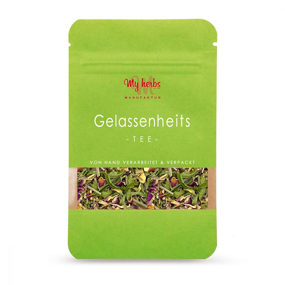 Grüner Beutel mit Aufschrift 'My herbs' und 'Gelassenheits Tee'. Sichtfenster mit Kräutermischung.