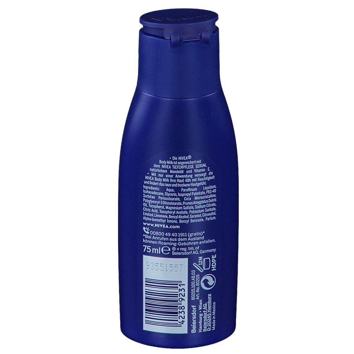 Rückseite der blauen NIVEA Body Milk Flasche. Text: Inhaltsstoffe, Herstellerinformationen, Barcode, 75ml, Recycling-Symbol.