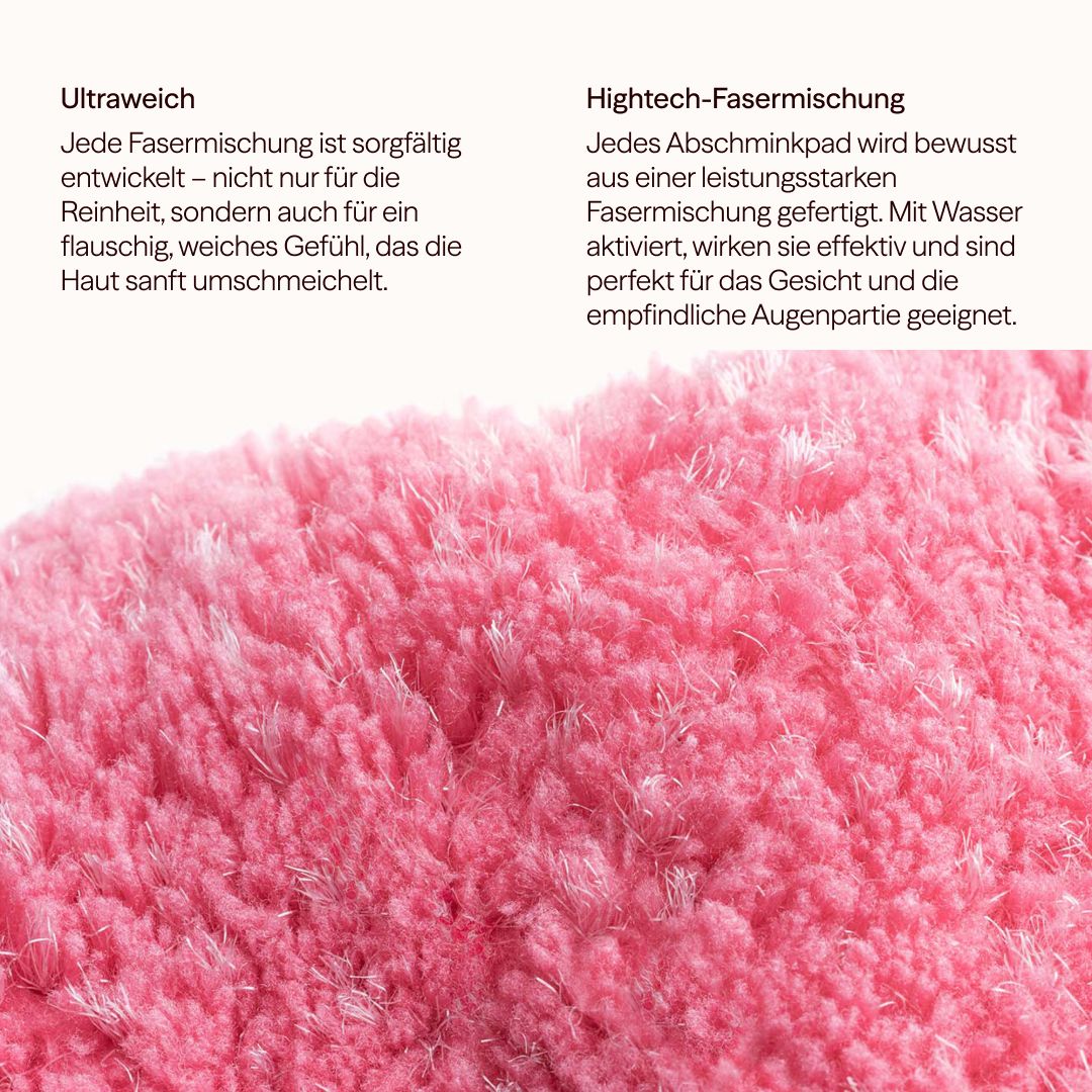 Nahaufnahme eines rosa Abschminkpads. Text: "Ultraweich" und "Hightech-Fasermischung".