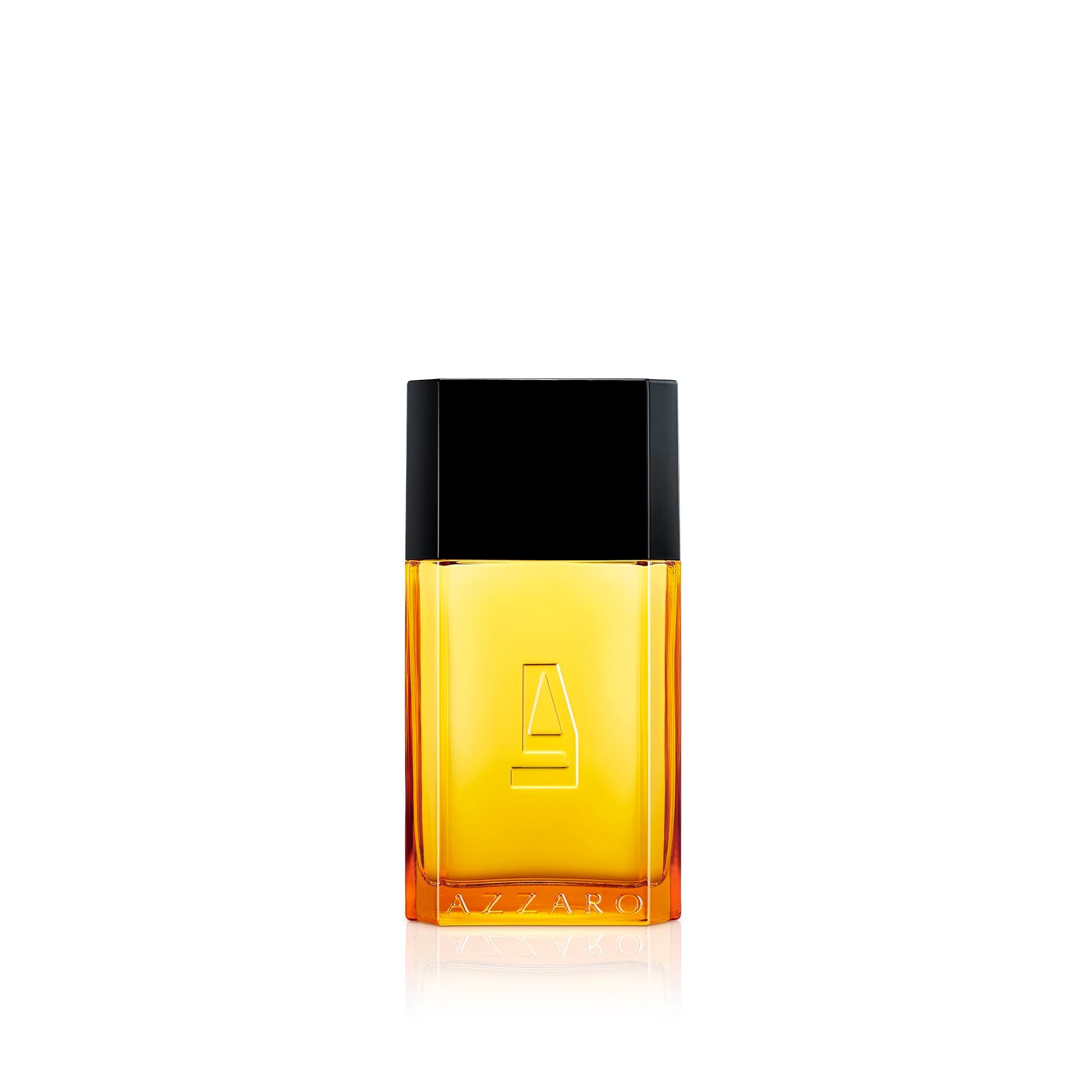 Azzaro Pour Homme Flakon. Rechteckiger Flakon mit schwarzem Deckel. Gelbe Flüssigkeit. Logo auf der Vorderseite.