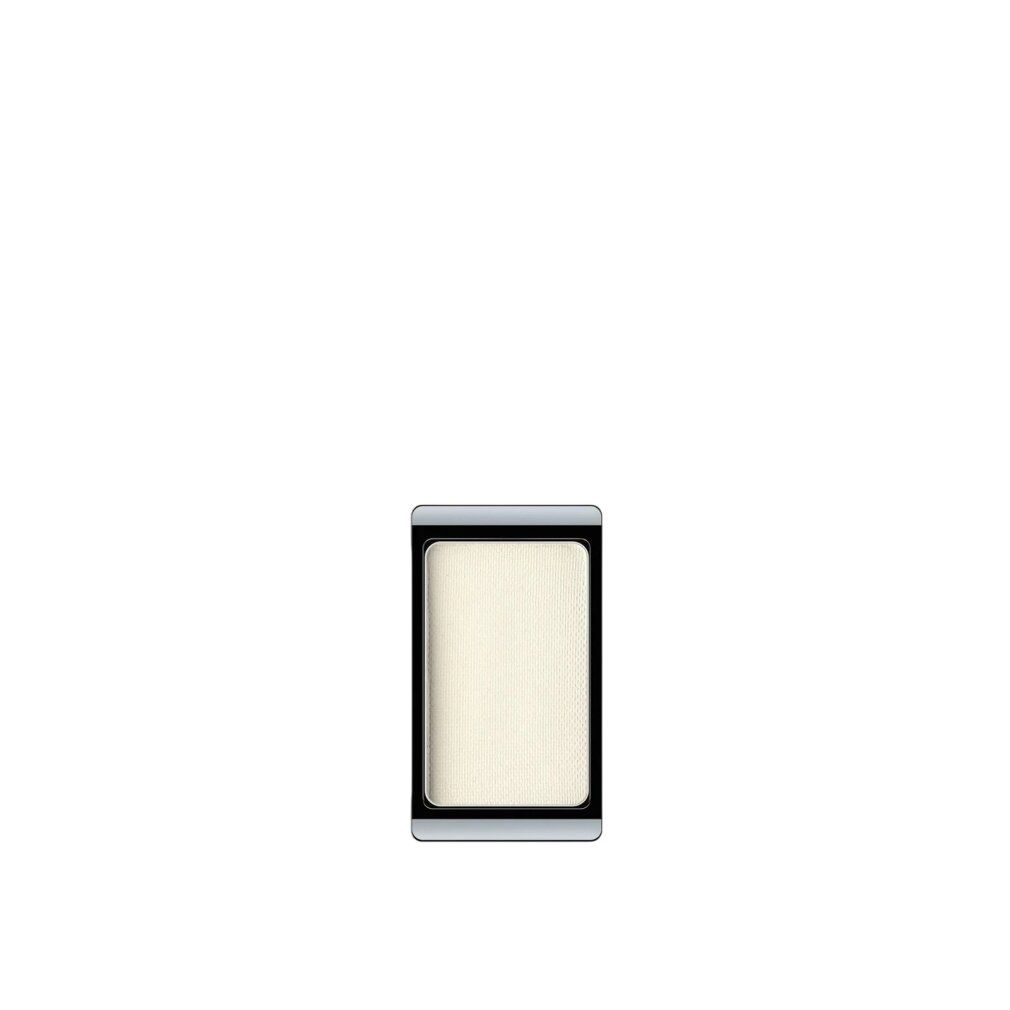 Artdeco Lidschatten Matt White 512 in schwarzer Dose, isoliert.