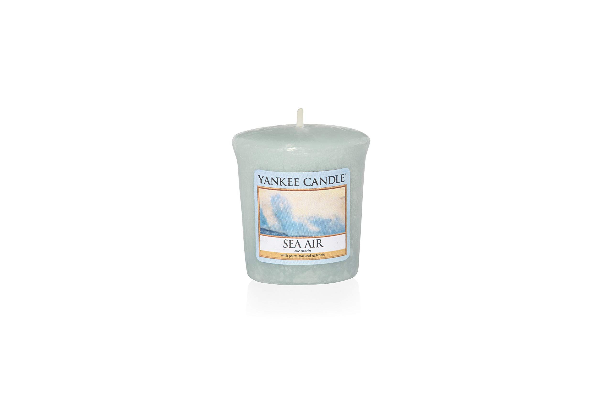 Hellgrüne Kerze mit Docht. Aufkleber mit "Yankee Candle" und "Sea Air".