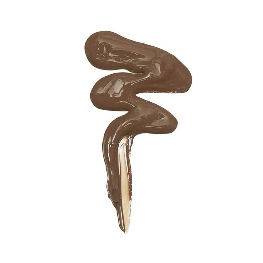 Brauner Concealer-Farbton, wellenförmig aufgetragen. Der Applikator ist sichtbar.