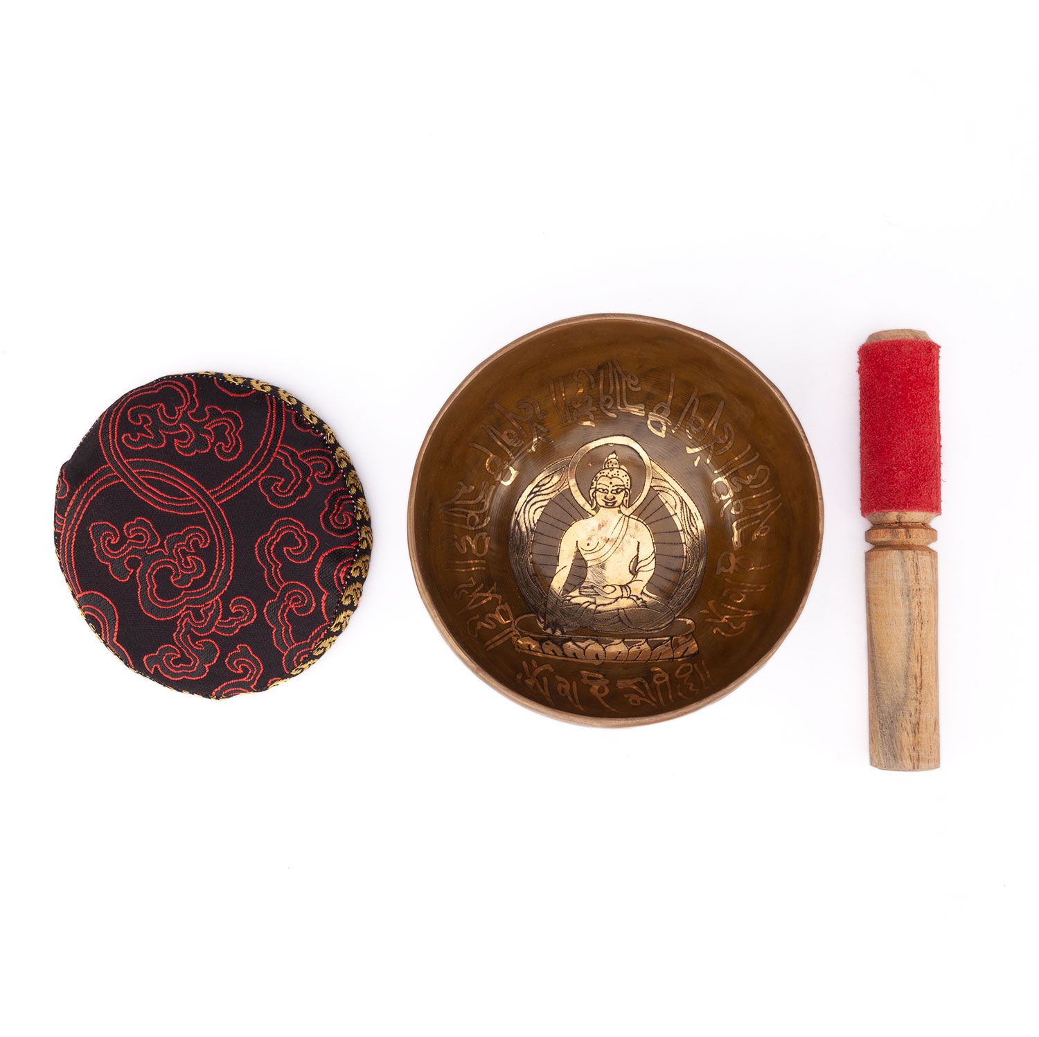 Bronzefarbene Klangschale mit Buddha-Motiv, Holzklöppel und Kissen. Die Schale, der Klöppel und das Kissen liegen nebeneinander.