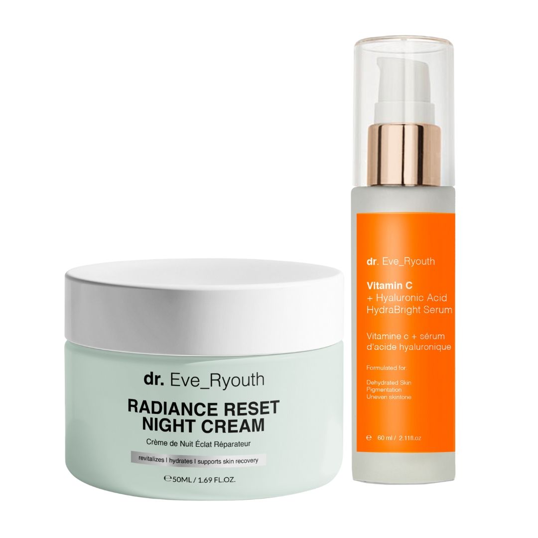 Zwei Produkte nebeneinander. Ein Tiegel mit 'Radiance Reset Night Cream' und eine Flasche 'Vitamin C Serum'.