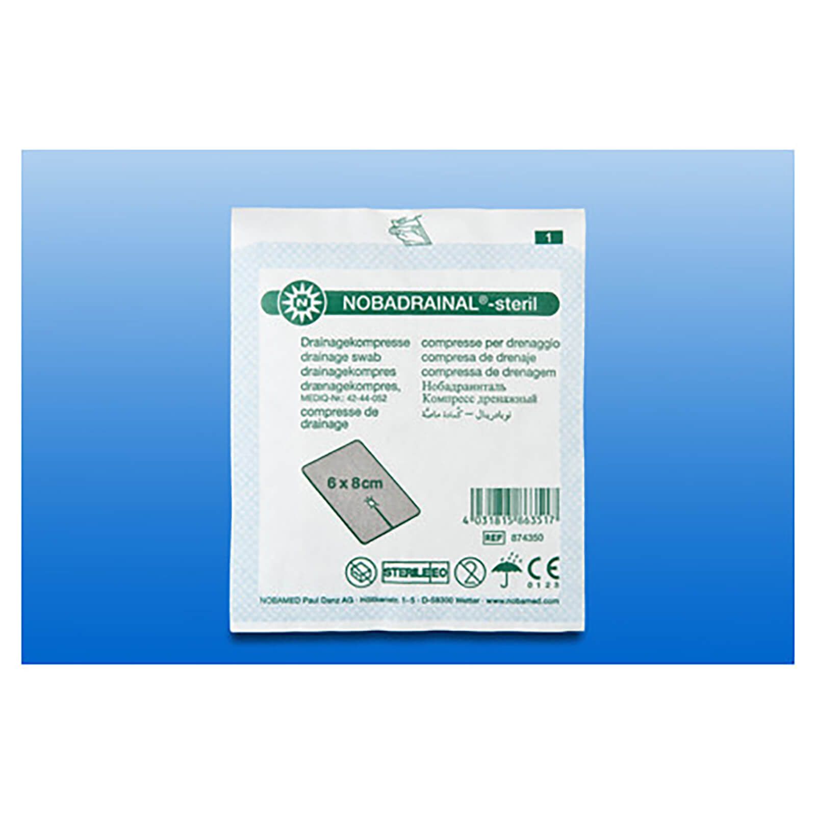 Einzelverpackte sterile NOBADRAINAL Drainagekompresse. Größe 6x8cm. Verpackung mit Produktnamen und CE-Kennzeichnung.