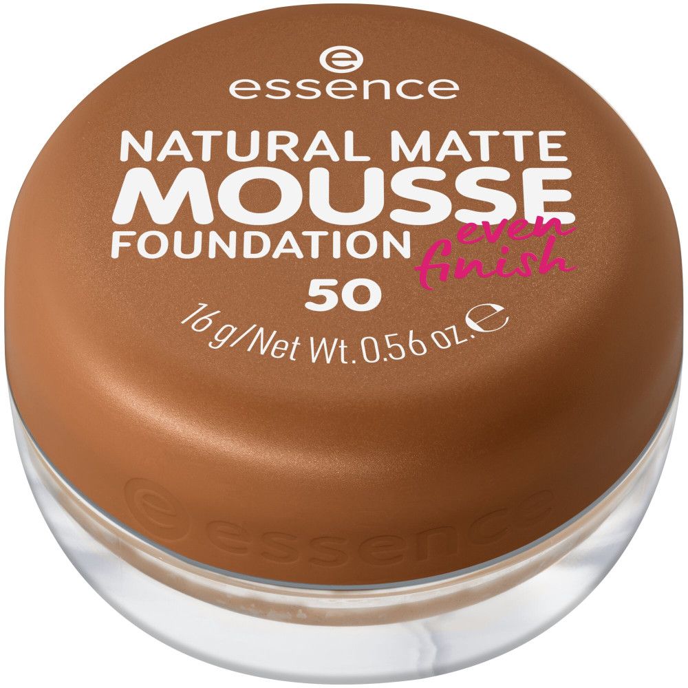 Braune Foundation in einem transparenten Tiegel mit braunem Deckel. Auf dem Deckel steht "NATURAL MATTE MOUSSE FOUNDATION 50".