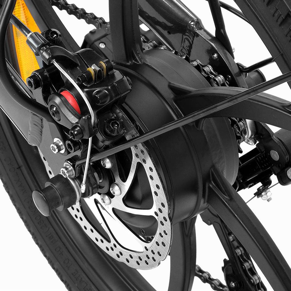 Nahaufnahme der hinteren Scheibenbremse des PVY Z20 Pro E-Bikes. Bremssattel und Scheibe.