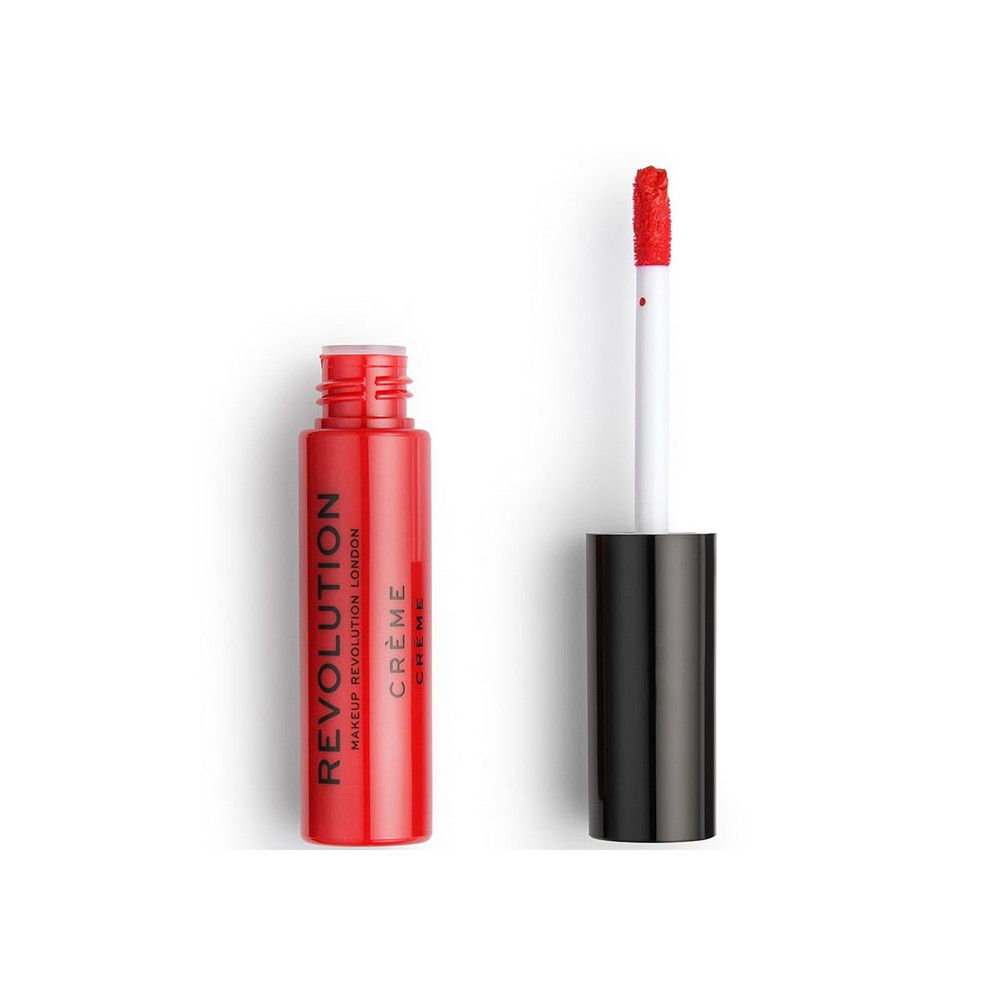 Roter Creme-Lippenstift von Makeup Revolution. Flasche und Applikator mit schwarzem Deckel. Produktname und Marke sind sichtbar.