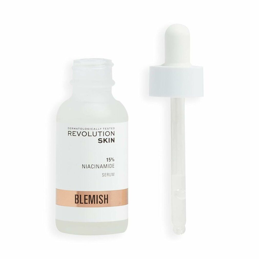 Klarflüssiges Serum in einer weißen Flasche mit Pipette. Aufschrift: Revolution Skin, 15% Niacinamide Serum, Blemish.