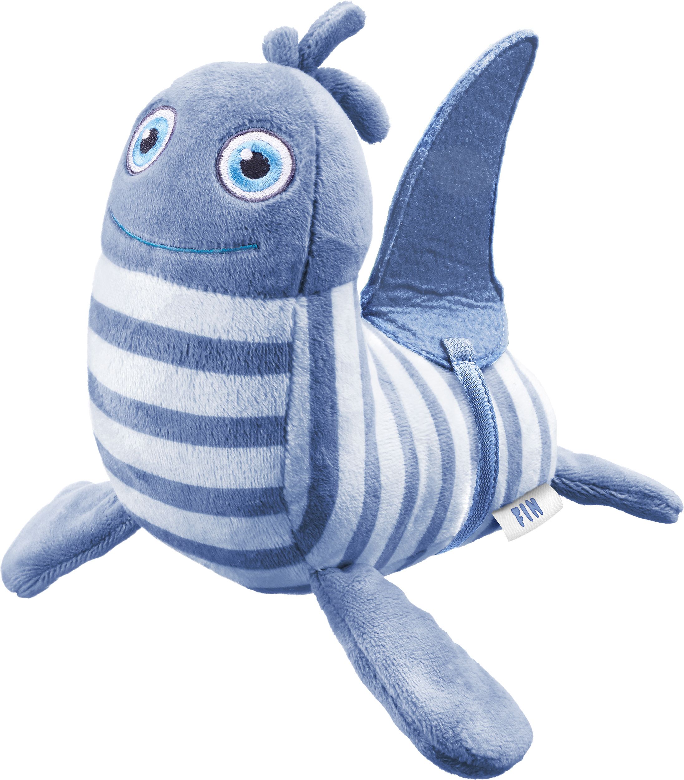 Blau-weiß gestreiftes Stofftier "Fin" mit Augen, Flosse und Füßen. Aufgenähtes Etikett mit "Fin".