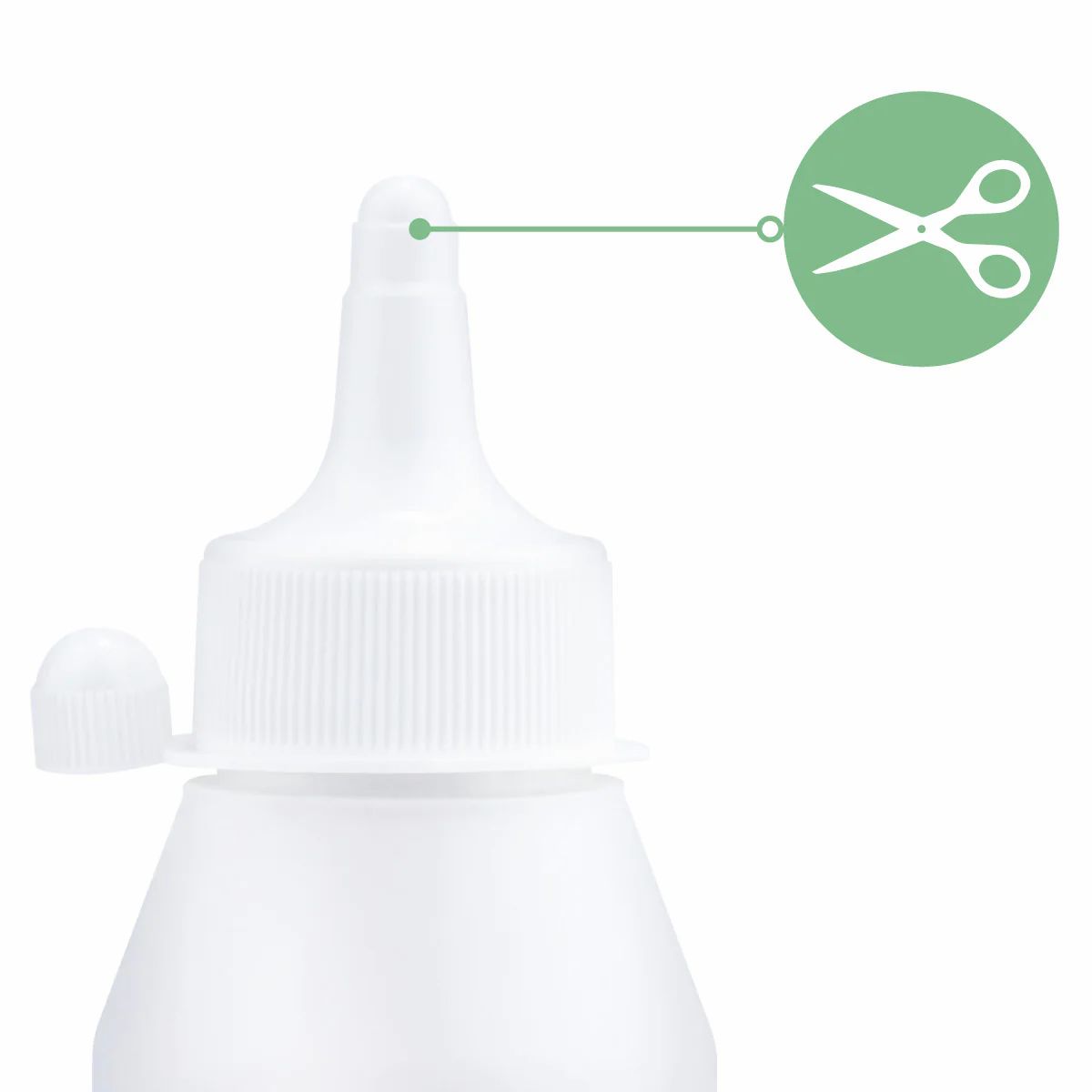 Nahaufnahme der Dosierspitze einer weißen Flasche. Grüne Grafik mit Schere. Der Flaschenverschluss ist ebenfalls sichtbar.