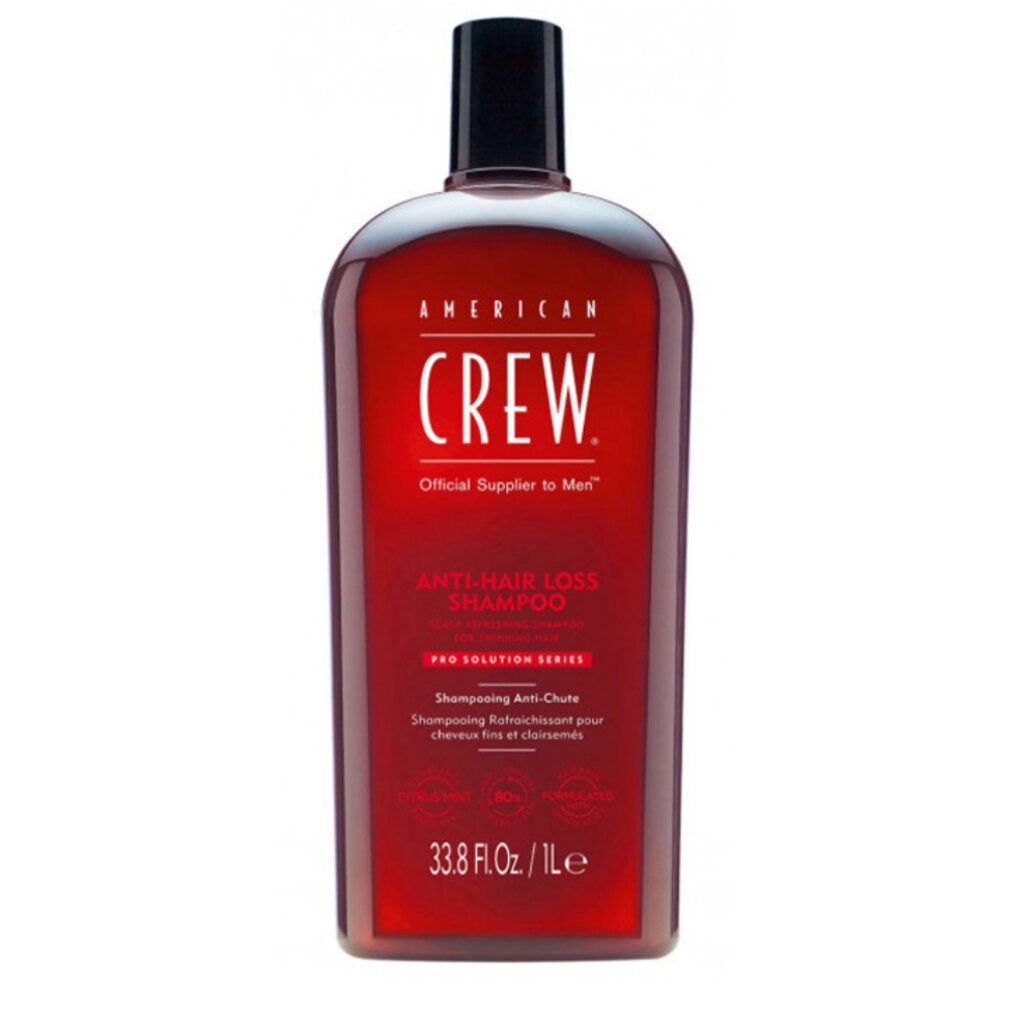 Rote Shampoo-Flasche mit schwarzem Deckel. Aufschrift: AMERICAN CREW. Text: Anti-Haarausfall Shampoo. 33.8 Fl. Oz. / 1L.