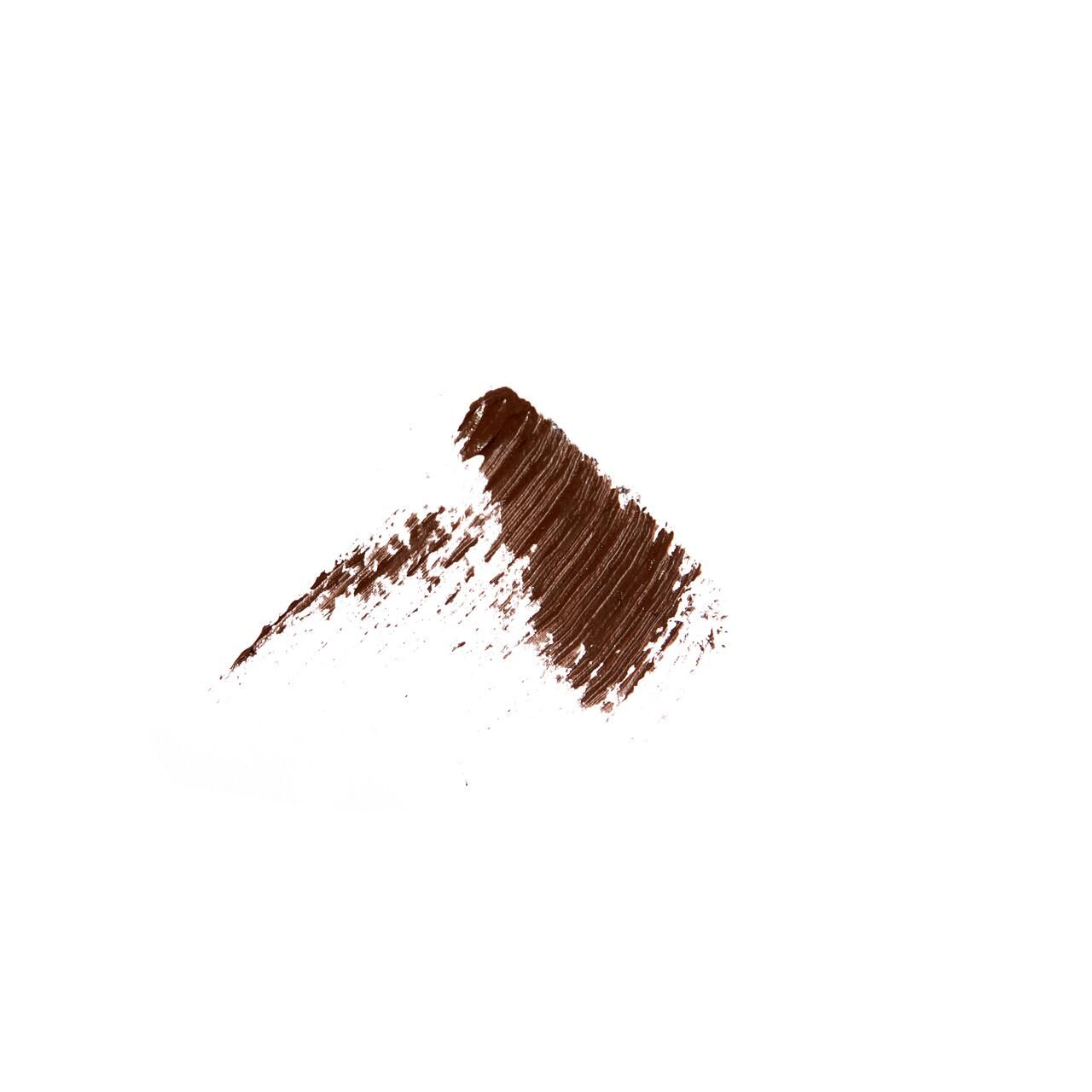 Brauner Mascara-Wischtest auf weißem Hintergrund.
