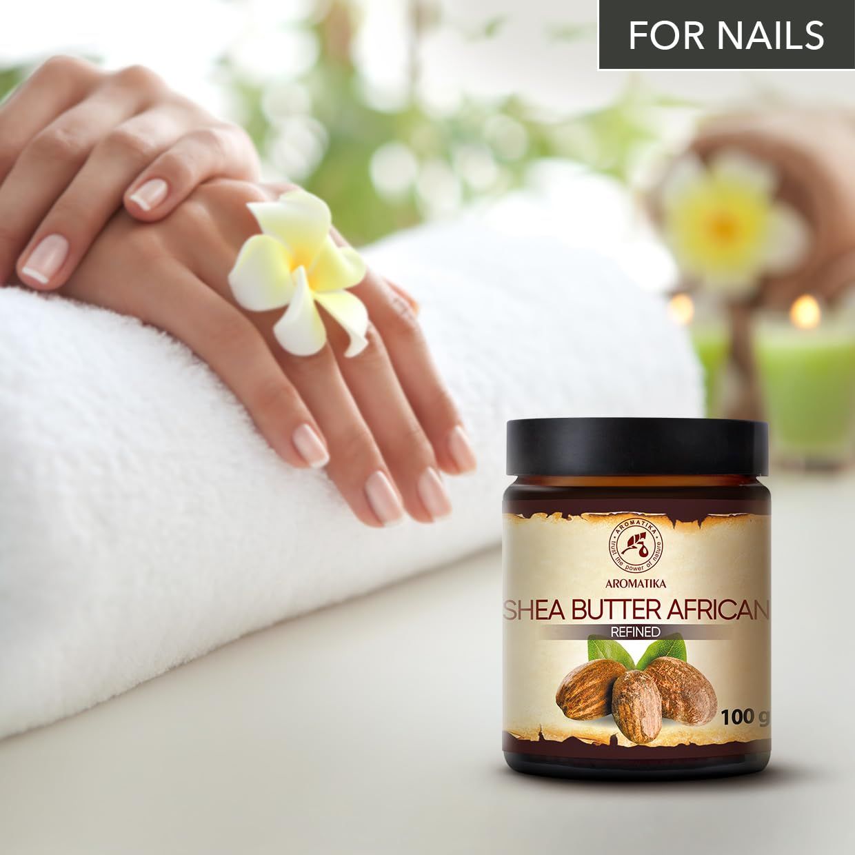 Glas mit AROMATIKA Sheabutter African. Eine Hand mit lackierten Nägeln.