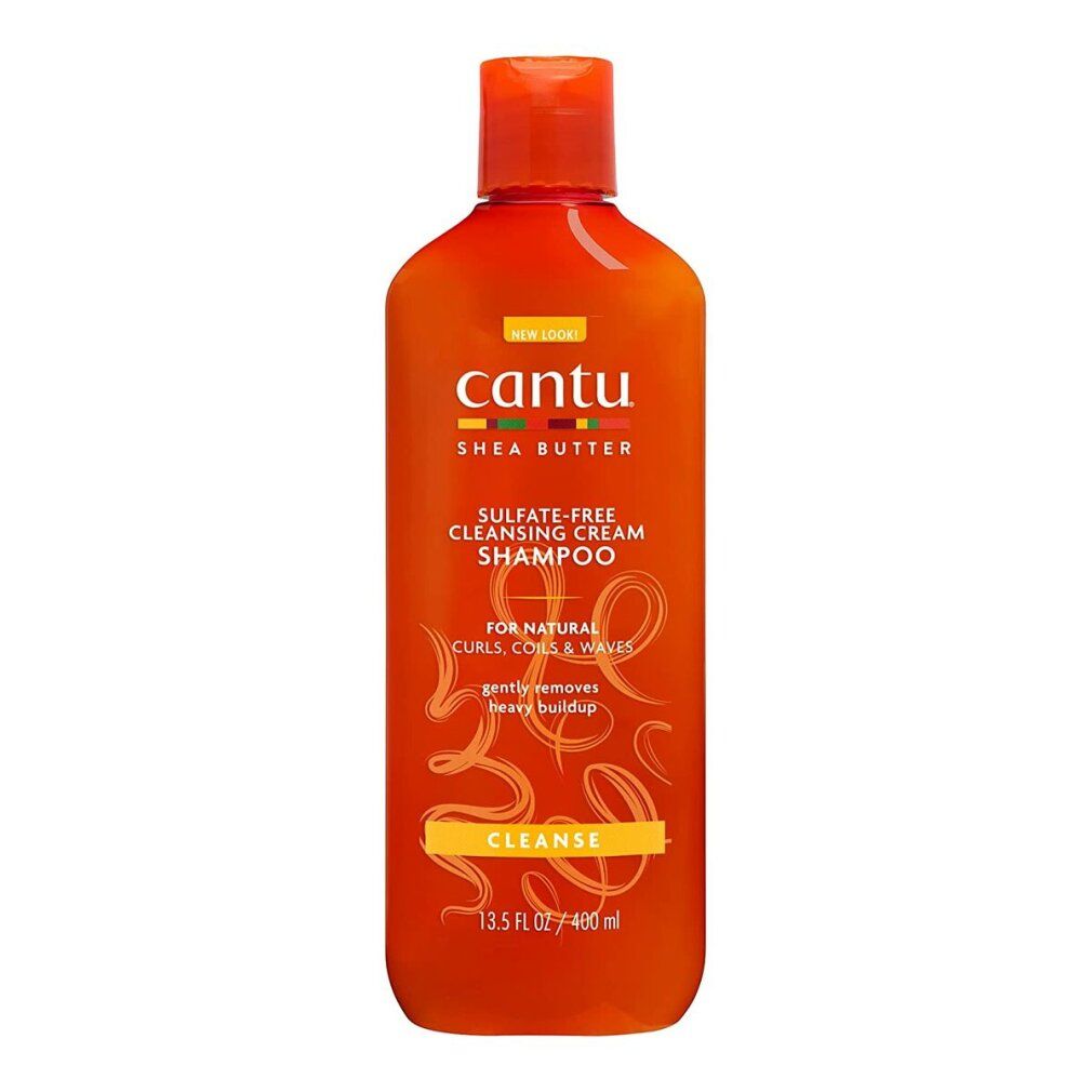 Orangefarbene Flasche mit Cantu-Produkt. Aufschrift: Sulfate-Free Cleansing Cream Shampoo. Für Locken, Curls & Waves. 13.5 fl oz / 400 ml.