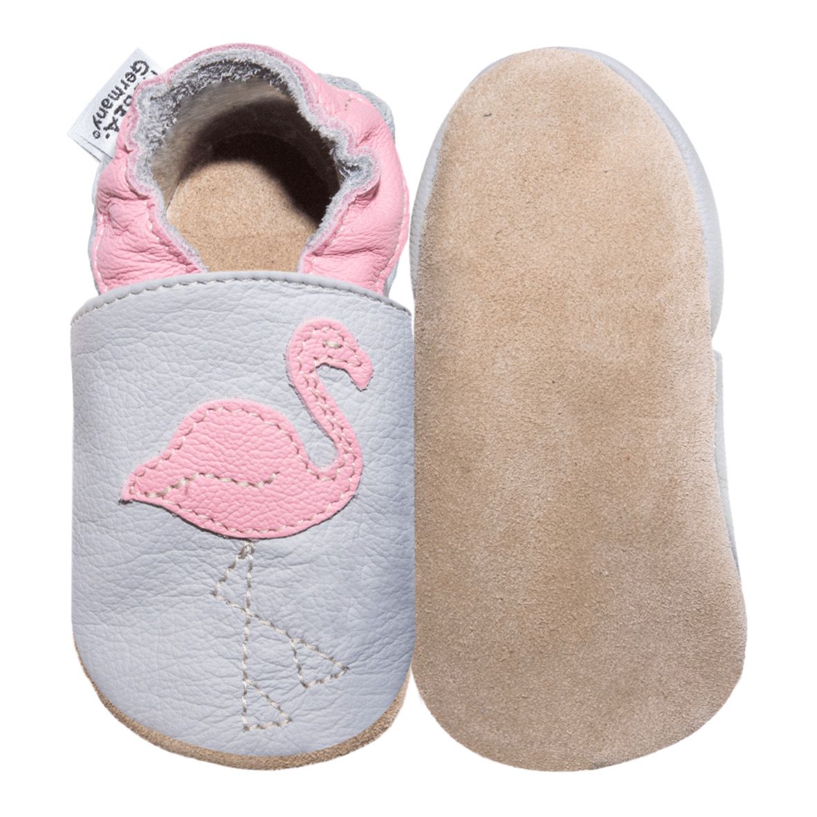 Einzelner Baby-Schuh, hellgrau mit Flamingo-Applikation. Rosa Einfassung und Innenfutter. Daneben die Sohle.
