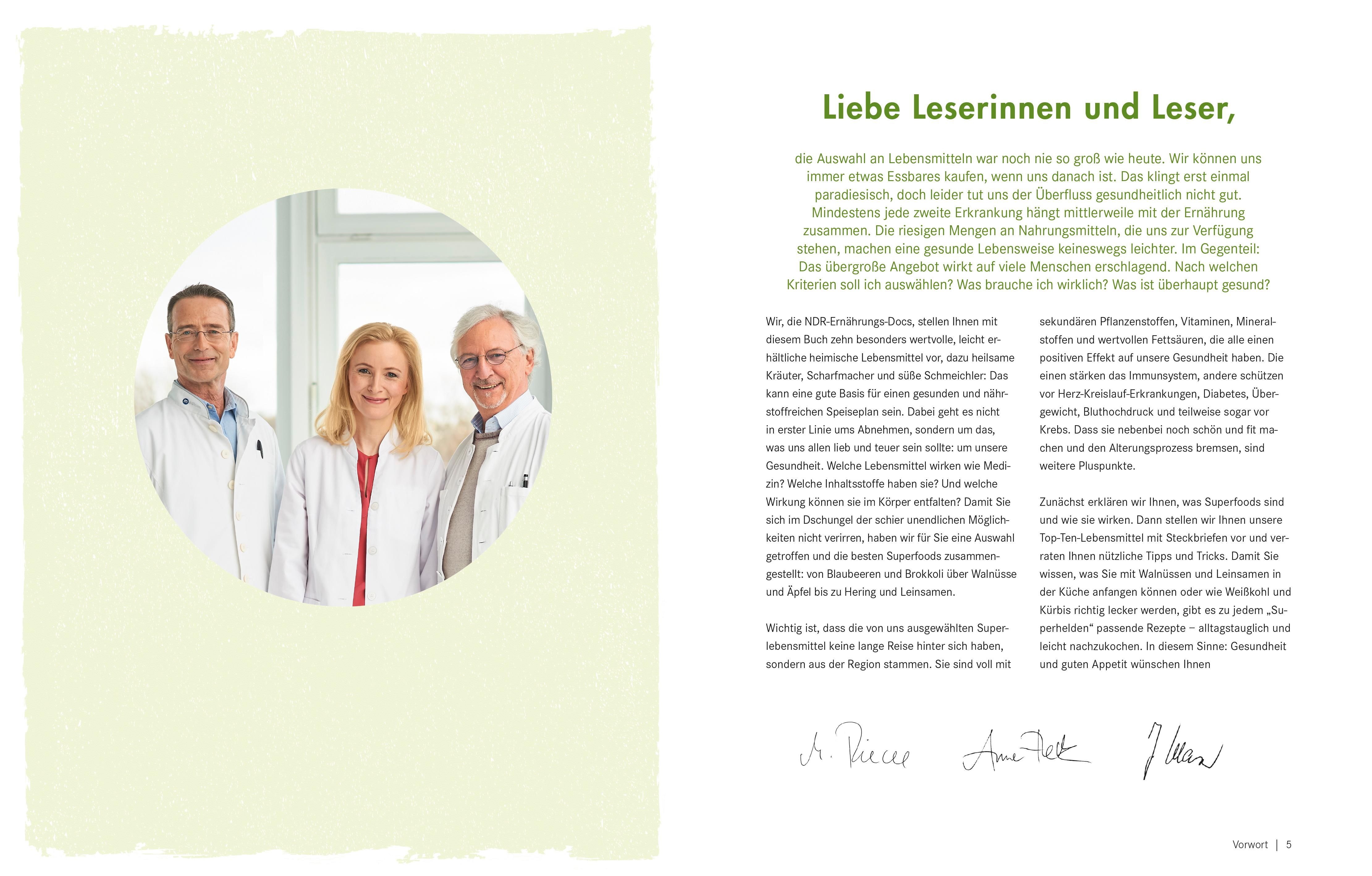 Buchseite mit Text und Fotos von drei Personen. Text in deutscher Sprache.