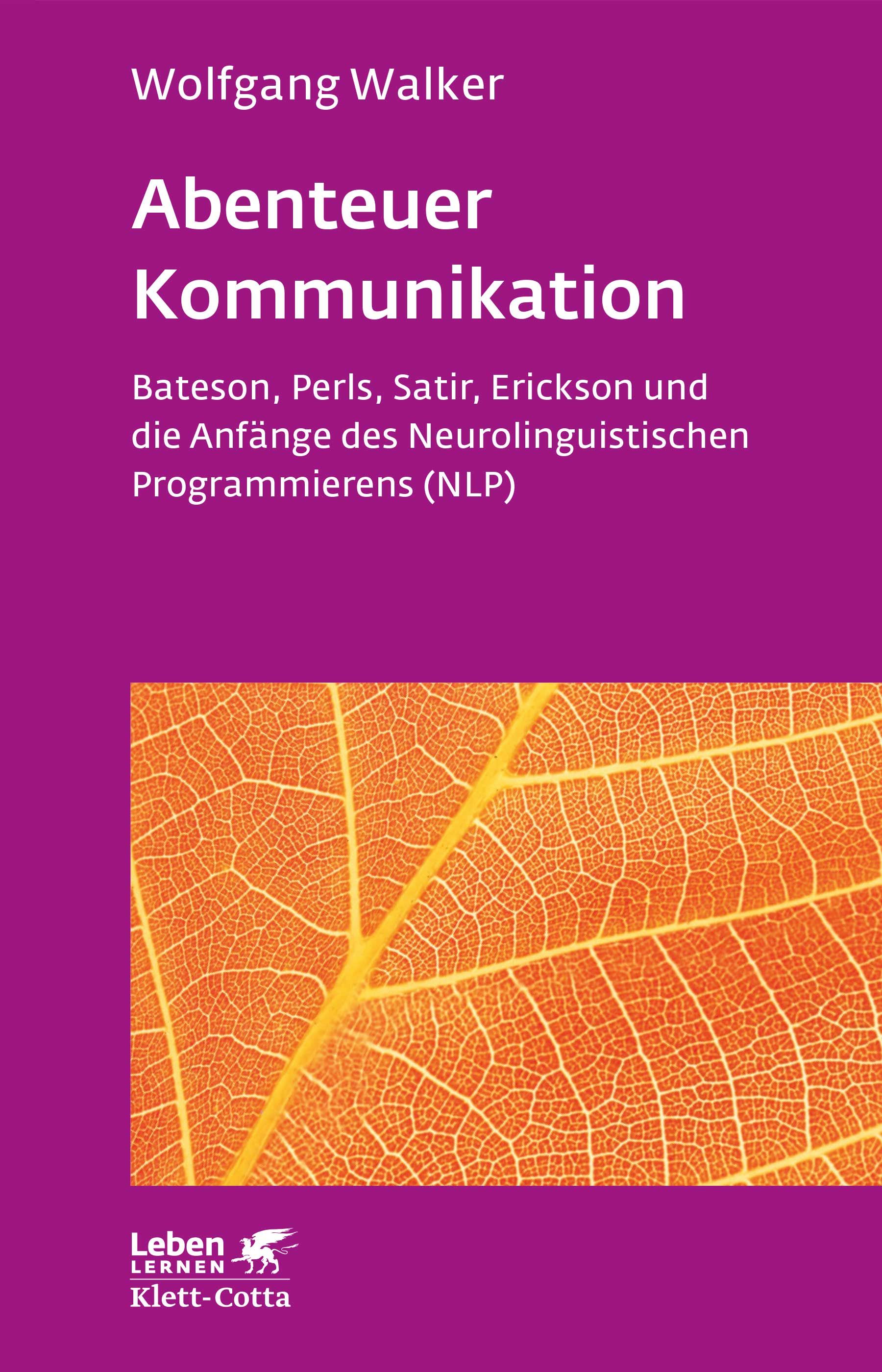Buchcover: Abenteuer Kommunikation von Wolfgang Walker. Titel in Weiß auf lila Hintergrund. Orangefarbenes Blattmuster.
