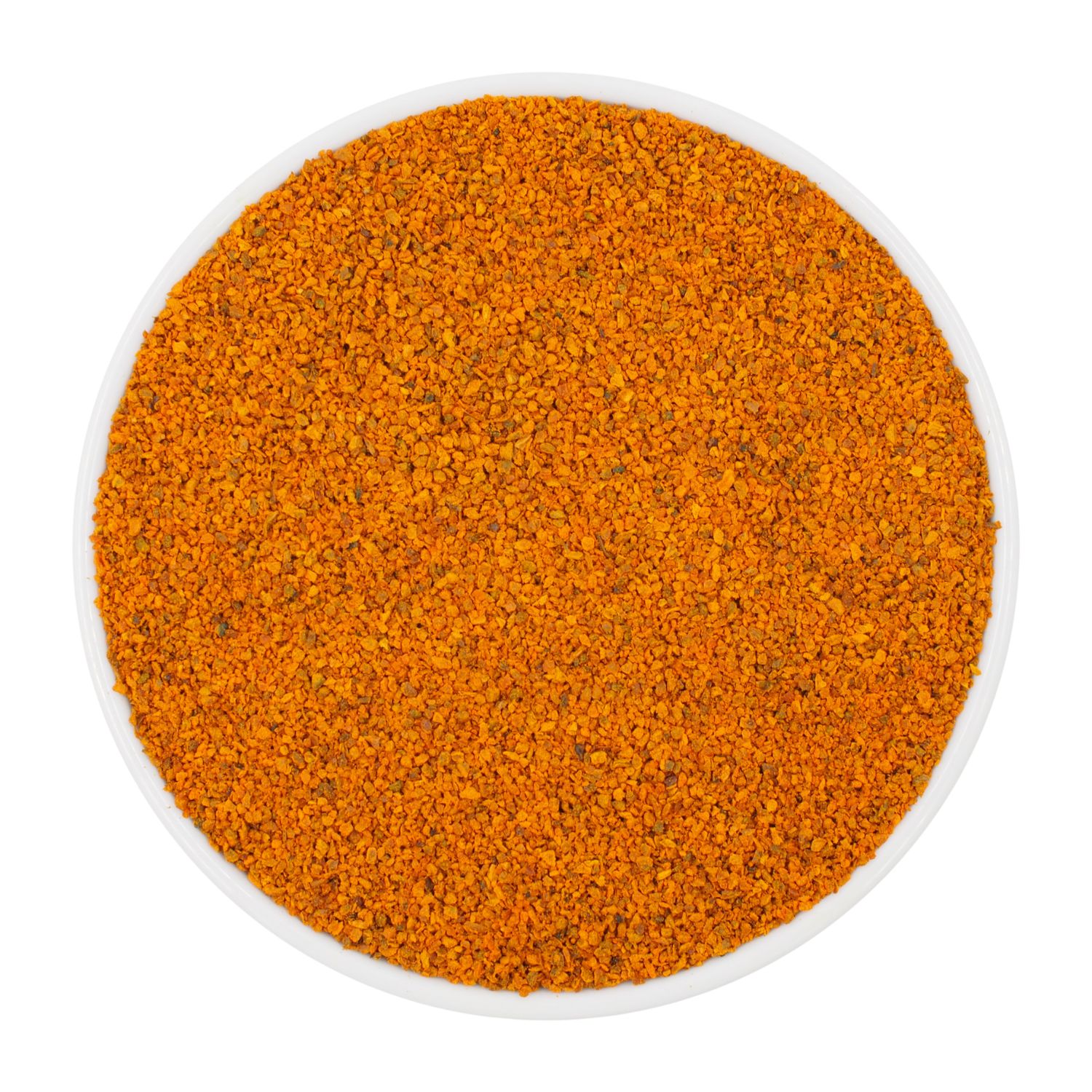 Runder, weißer Teller gefüllt mit orangefarbenem Kurkuma-Pulver. Draufsicht.