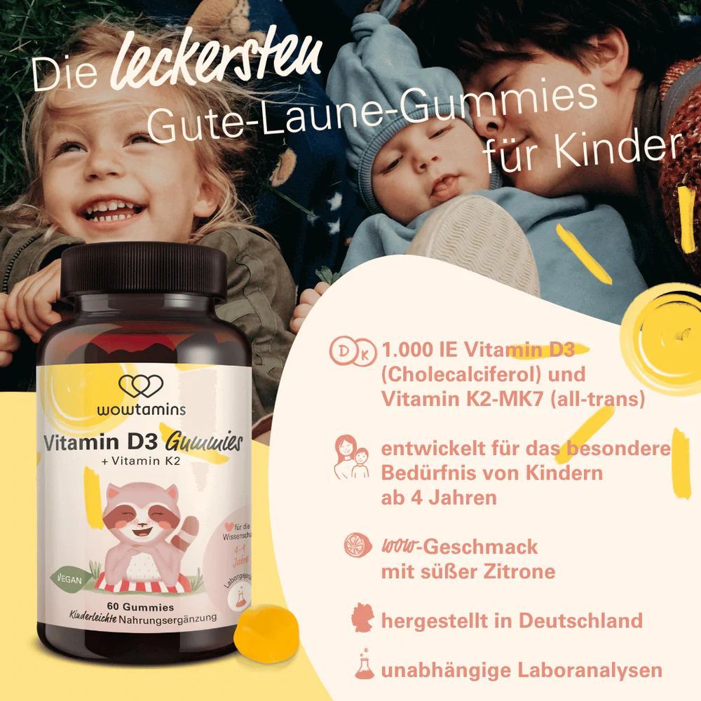 Flasche wowtamins Vitamin D3 Gummis mit Kindern im Hintergrund. 1000 IE D3, K2-MK7. Für Kinder ab 4 Jahren.