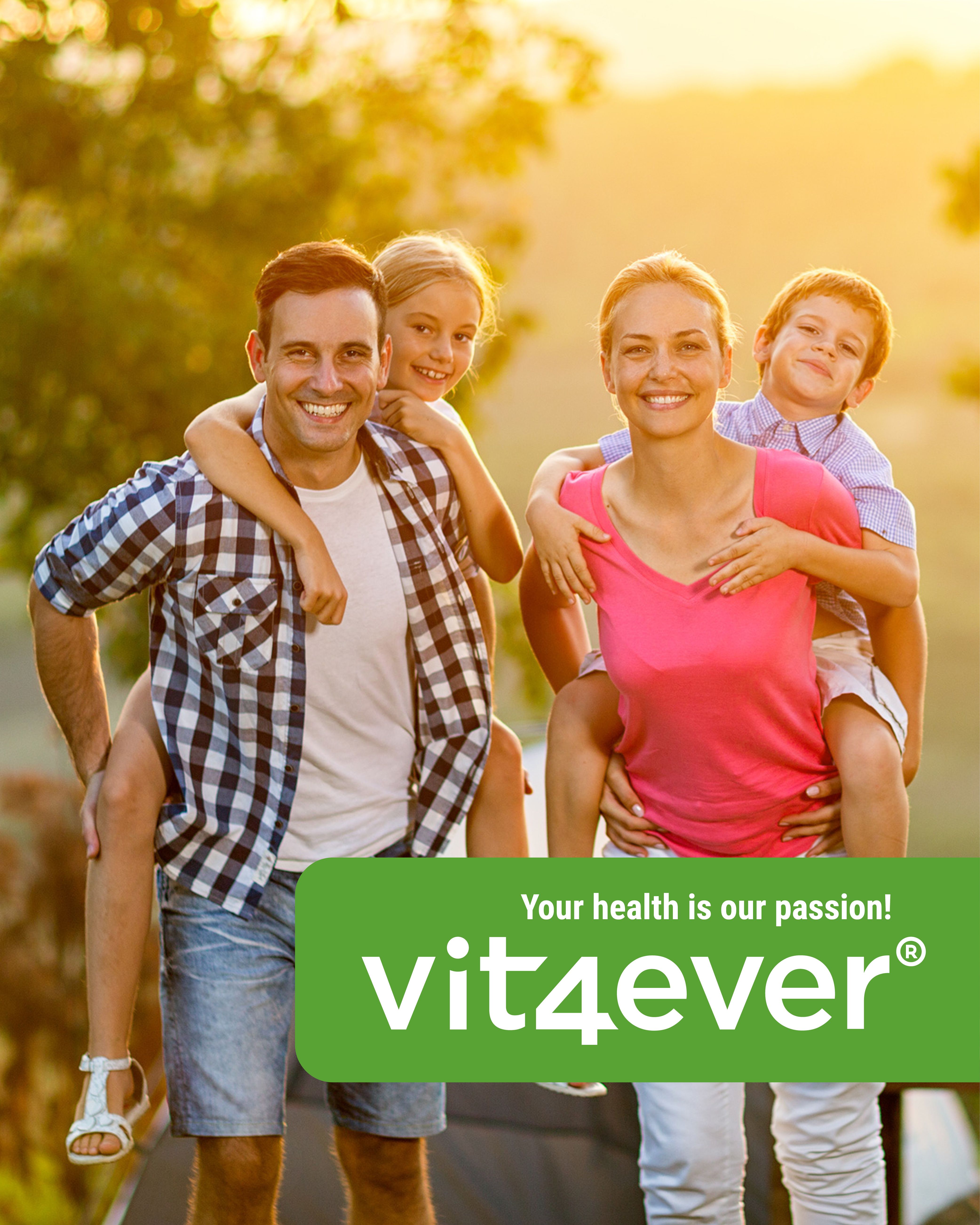 Familie im Freien, Text: Your health is our passion! vit4ever®