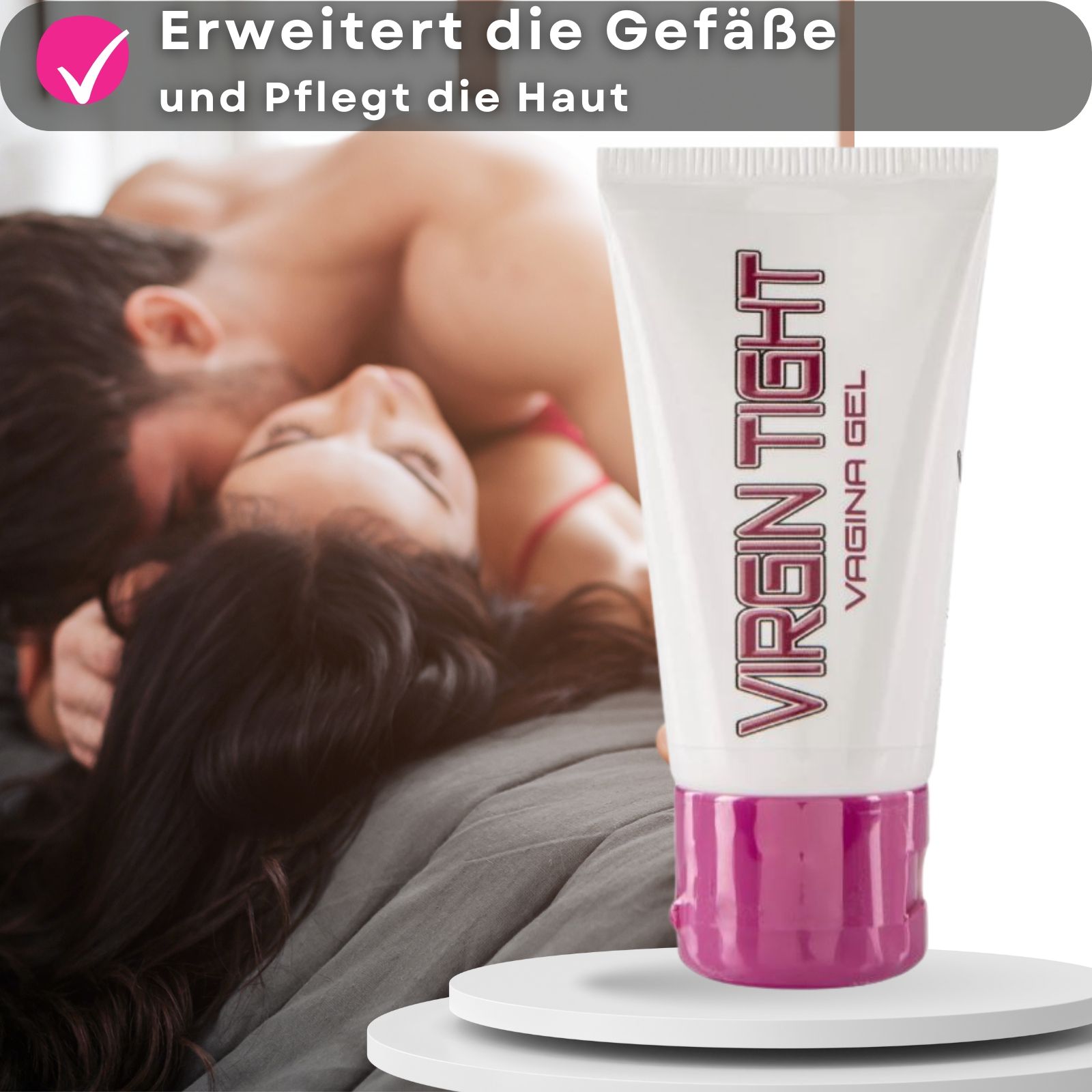 Weiß-pinke Tube VIRGIN TIGHT VAGINA GEL. Paar im Hintergrund. Produkt auf Podest.