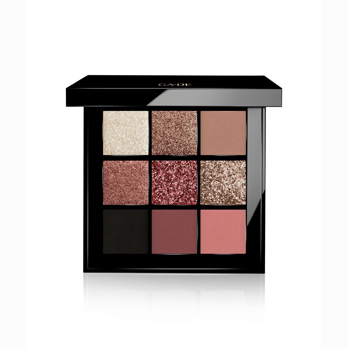 Schwarze Lidschatten-Palette mit neun Farbtönen. Oben steht "GA-DE". Die Farben sind glänzend und matt in verschiedenen Rosa- und Brauntönen.