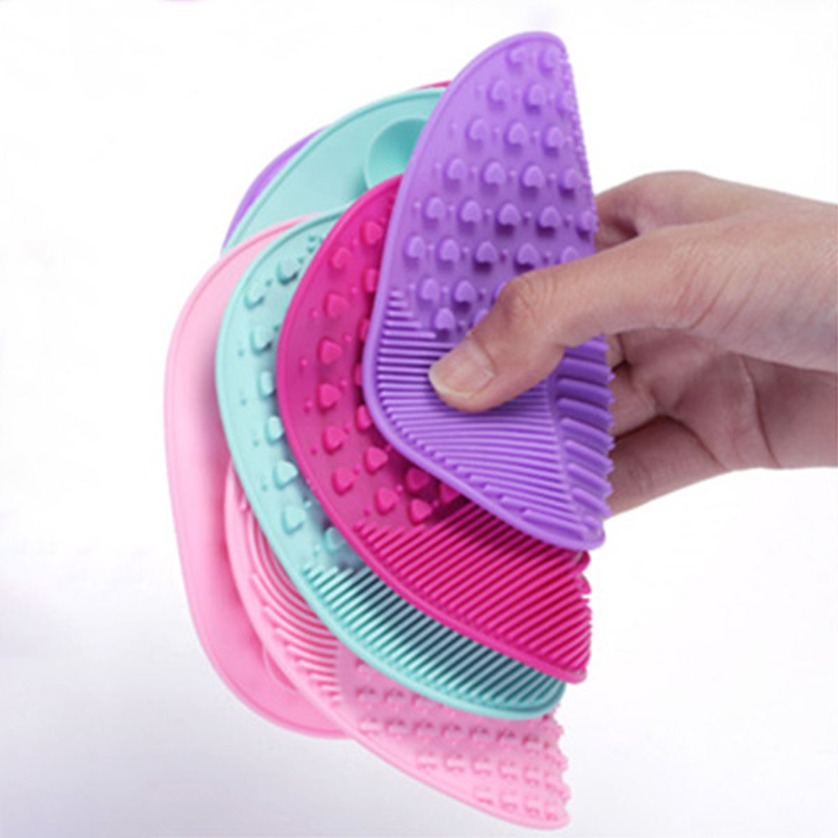 Silikon-Reinigungsmatte für Make-up-Pinsel mit Noppen und Rillen.