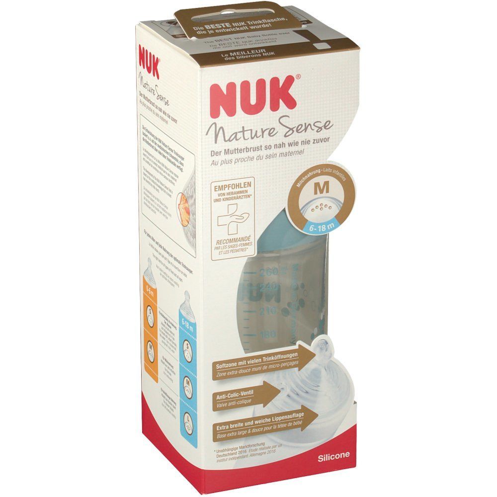 Babyflasche NUK Nature Sense in Verpackung. Flasche aus Silikon, blau. Verpackung mit Produktinformationen und Größenangabe M (6-18 Monate).