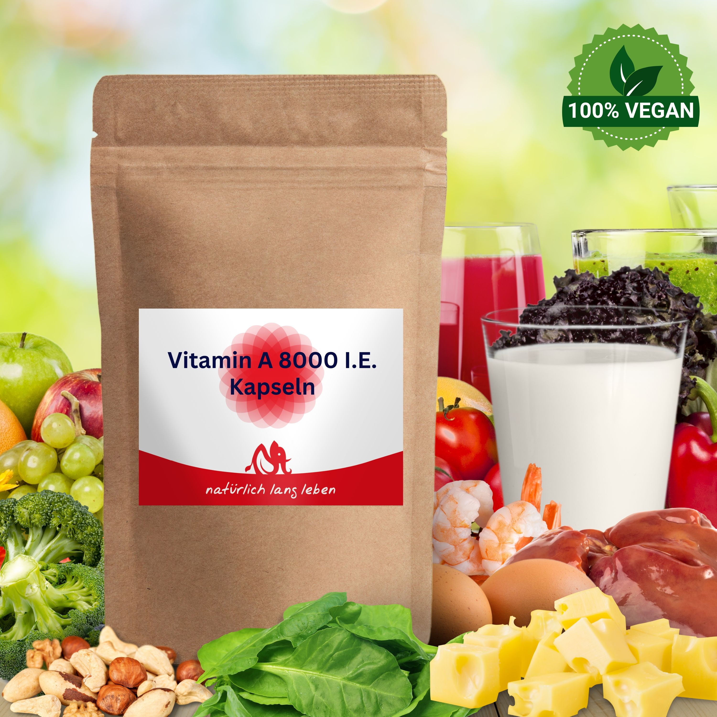 Braune Tüte mit Etikett. Auf dem Etikett steht "Vitamin A 8000 I.E. Kapseln" und "natürlich lang leben". Vegan-Siegel.