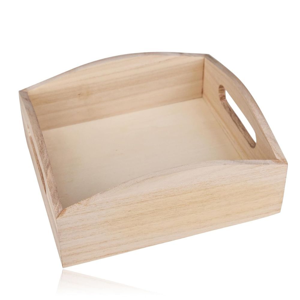 Leere, rechteckige Holzkiste mit Grifföffnungen. Helle Holzfarbe, leicht abgerundete Kanten.