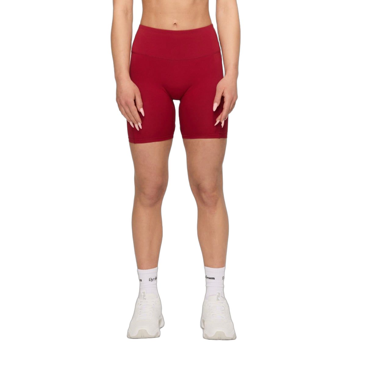 Rote Damen-Shorts mit Gummizug, vorne schlicht, hinten mit weißer Herz-Applikation.