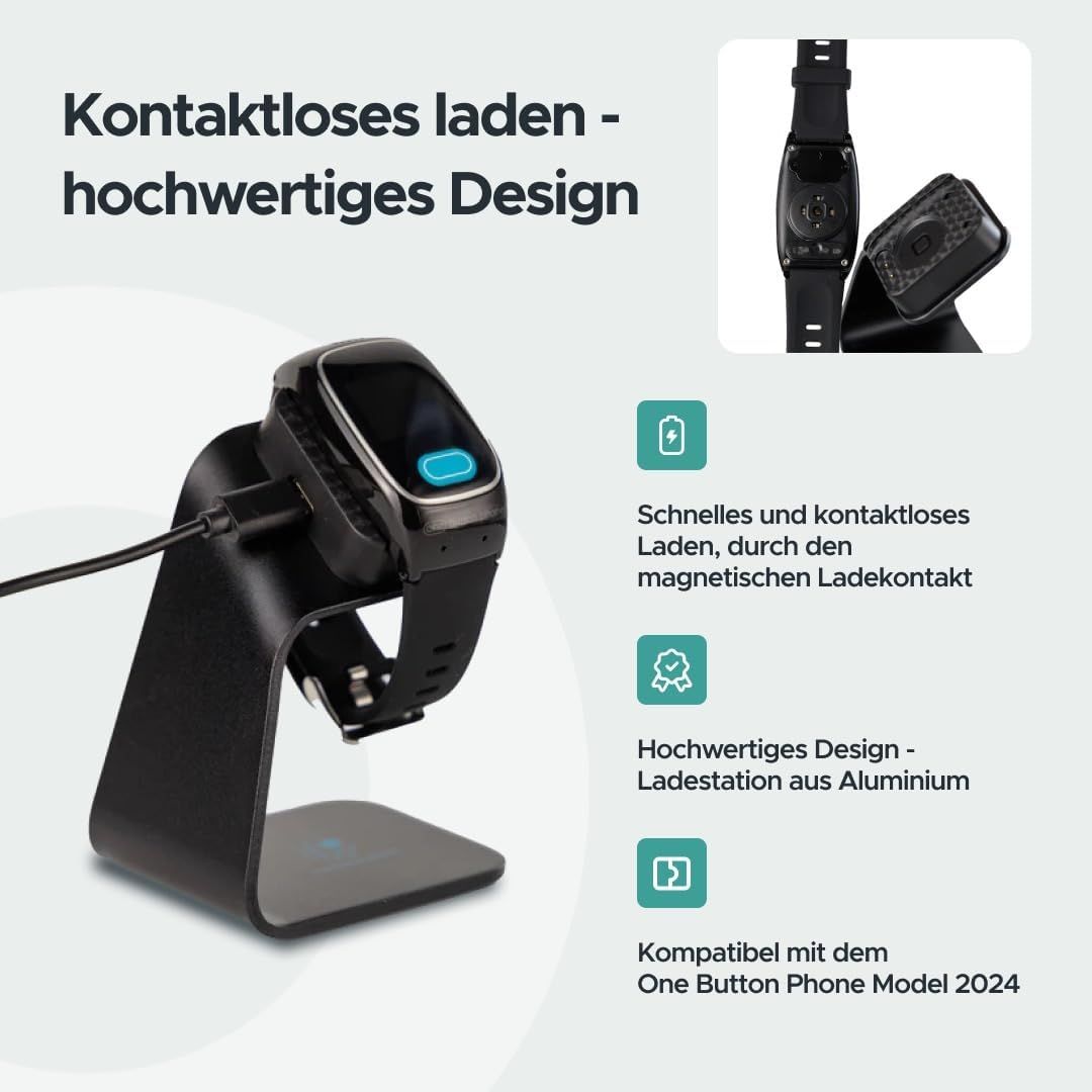 Ladestation mit Uhr. Uhr mit schwarzem Armband, blauem Knopf. Text: One Button Phone Model 2024. Design-Elemente.