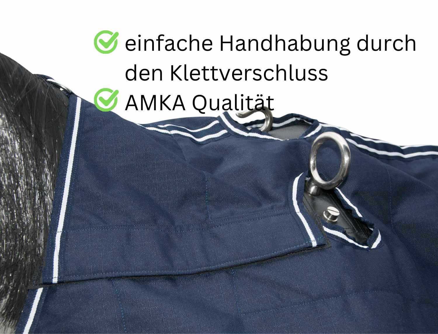 Blaue Decke mit Klettverschluss und AMKA Qualität. Ringe und weiße Nähte.